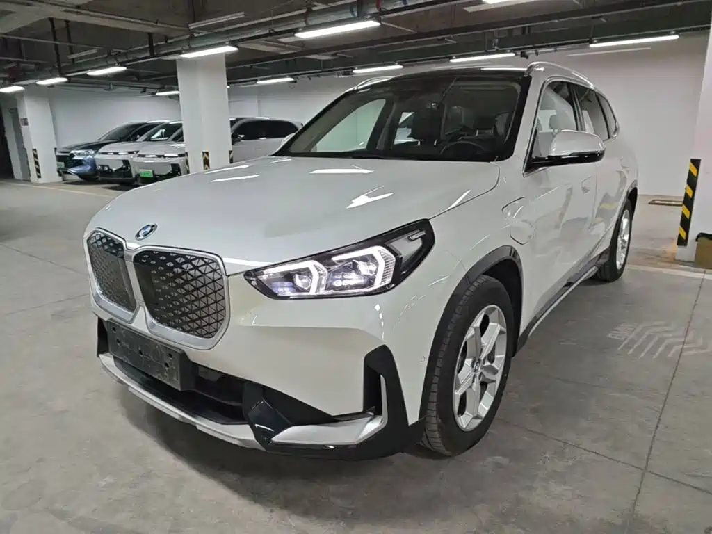 BMW iX1 2025