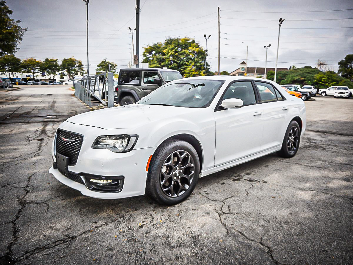 Chrysler 300 2023
