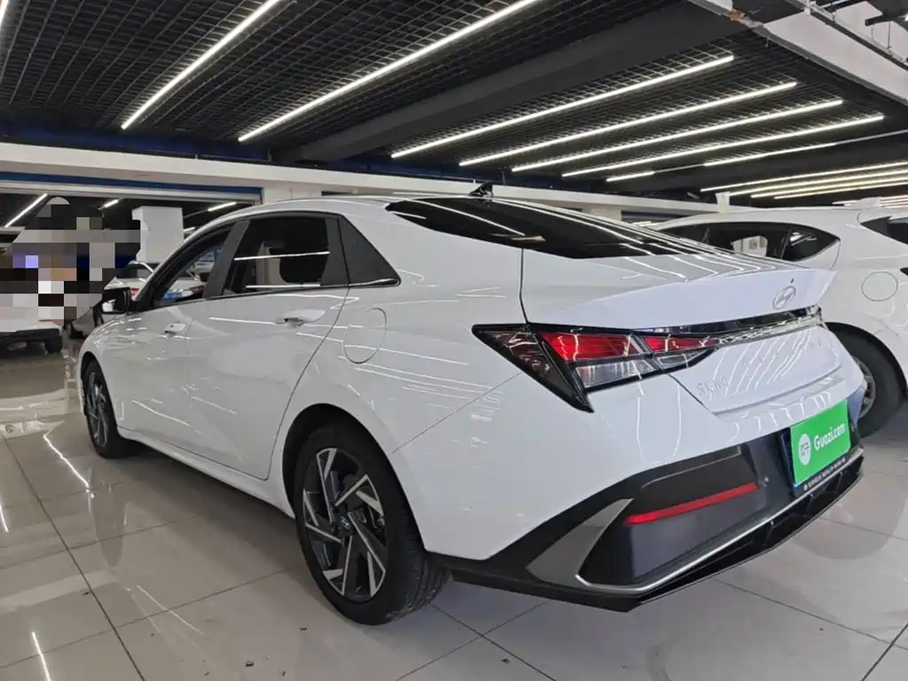 Hyundai Elantra 2024