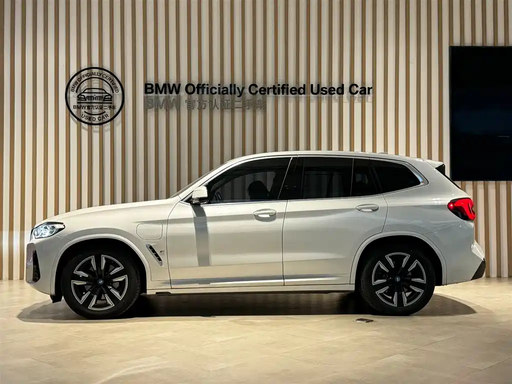 BMW iX3 2023