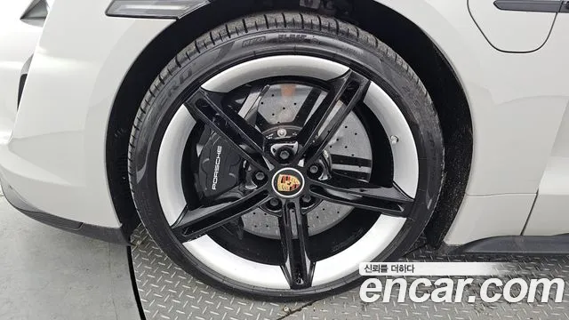 Porsche Taycan 2021