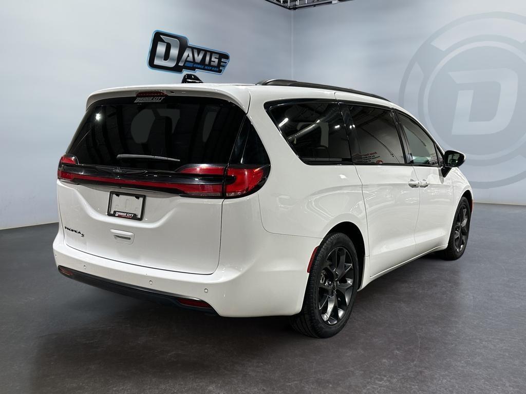 Chrysler Pacifica 2023