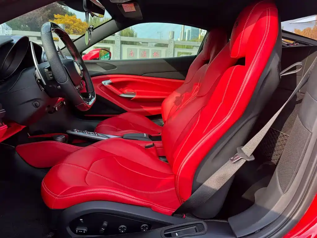 Ferrari F8 2021
