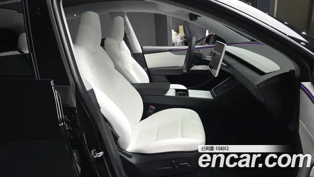 Tesla Model Y 2025