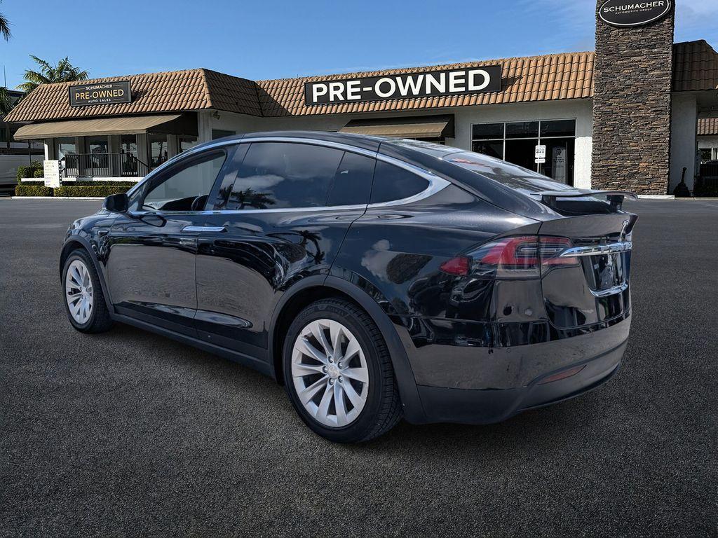 Tesla Model X 2021