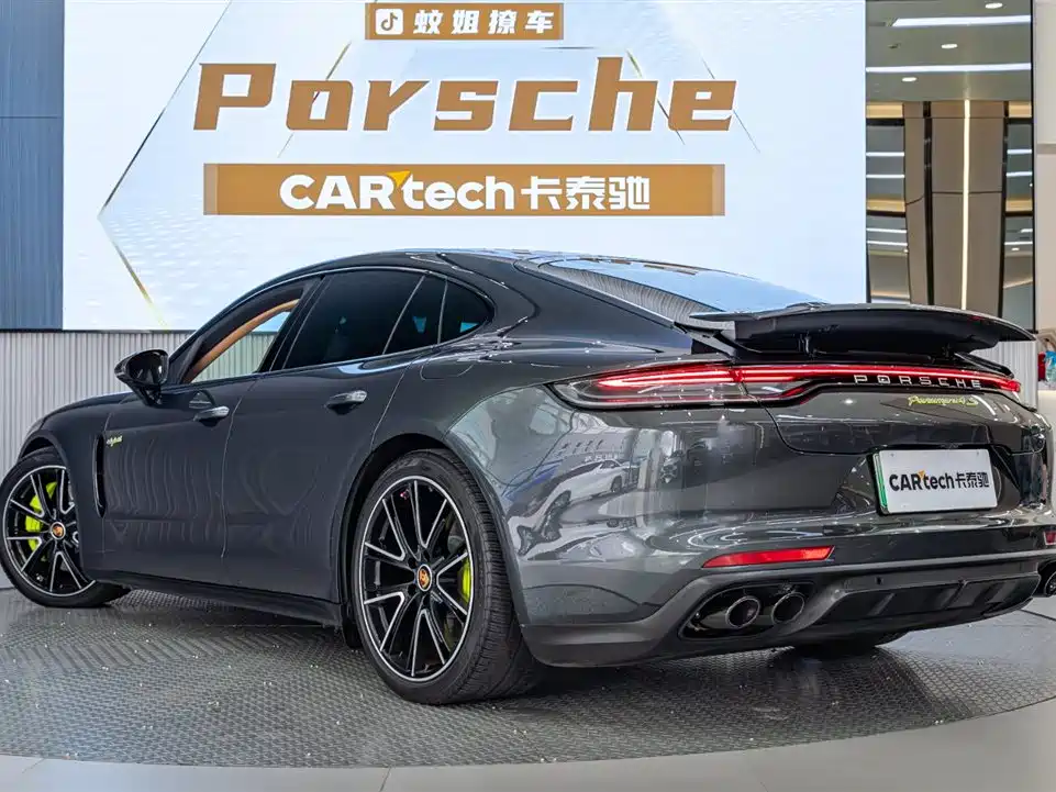 Porsche Panamera 2021