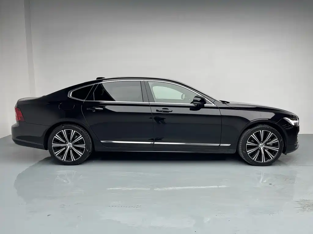 Volvo S90 2025