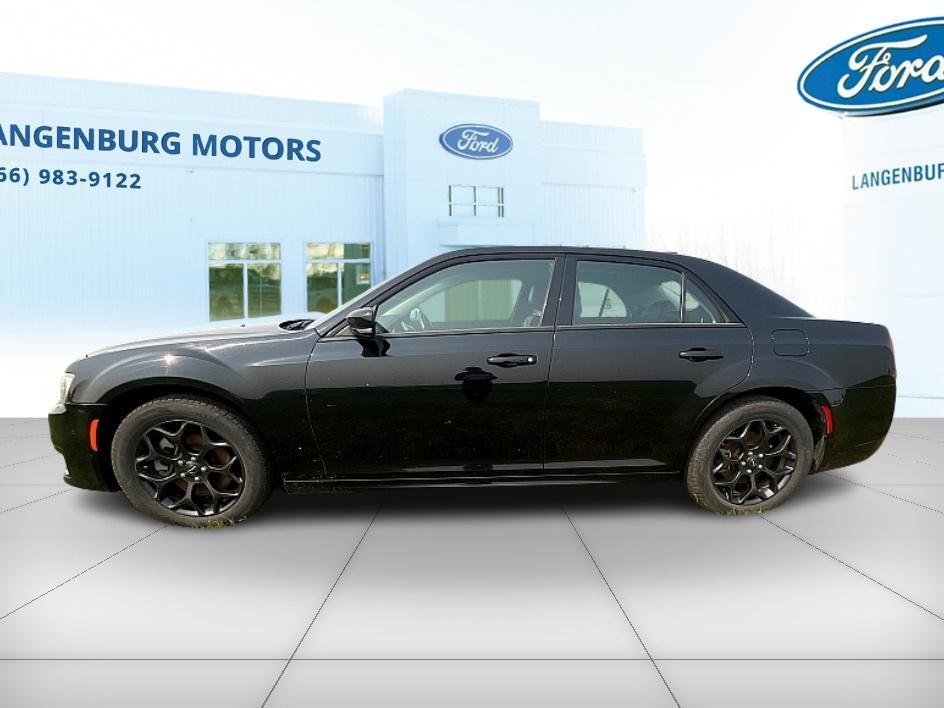 Chrysler 300 2022