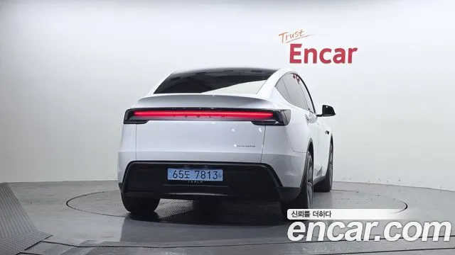Tesla Model Y 2025