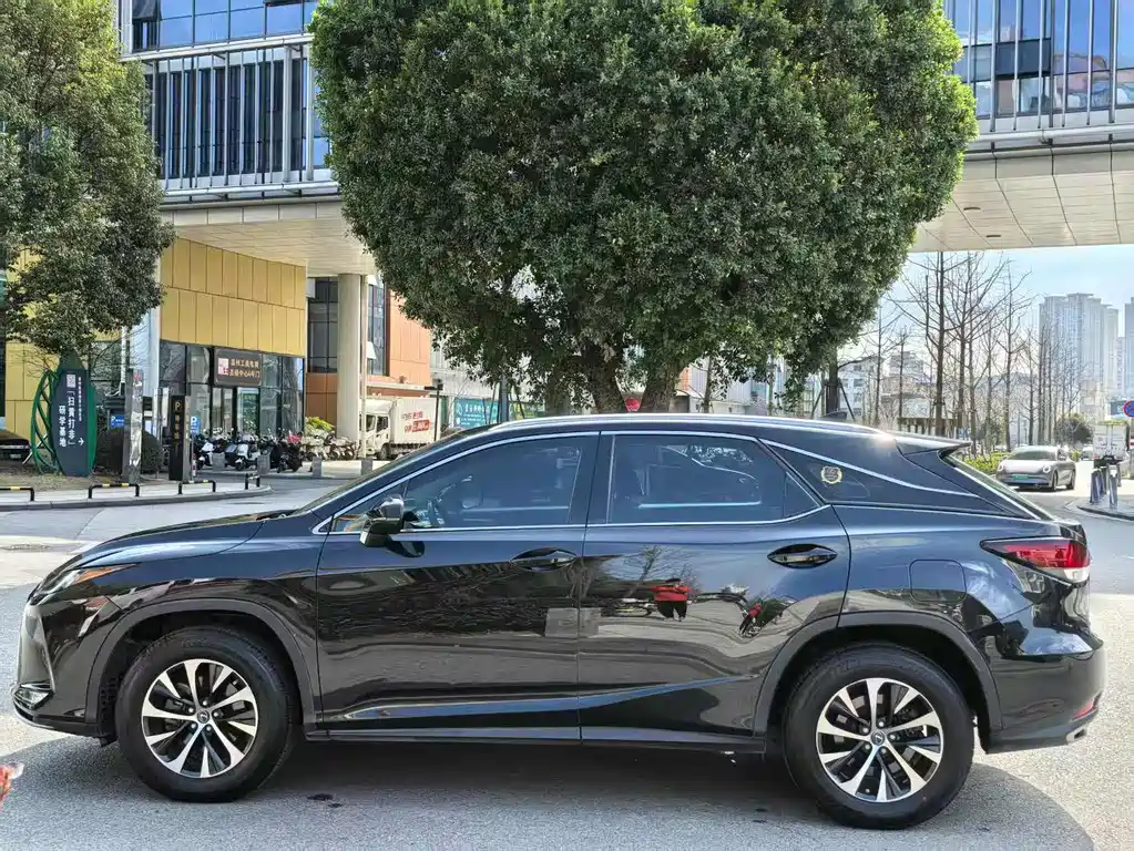 Lexus RX 2021