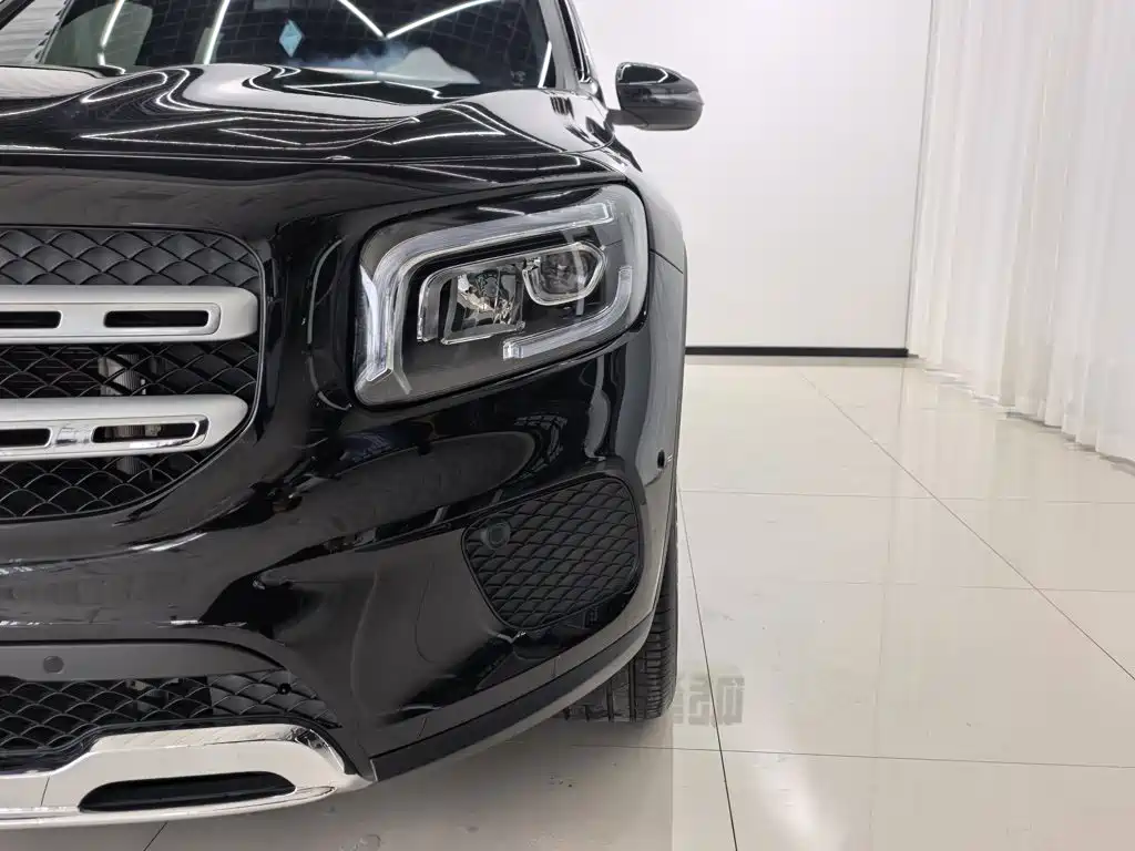 Mercedes-Benz GLB 2023