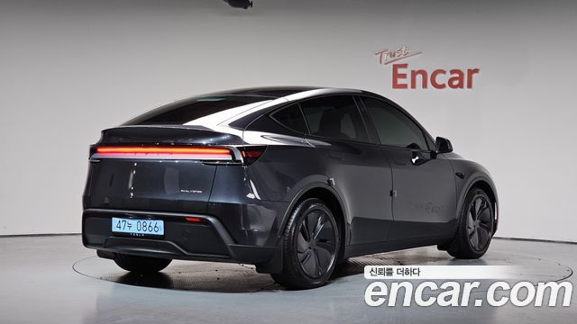 Tesla Model Y 2025
