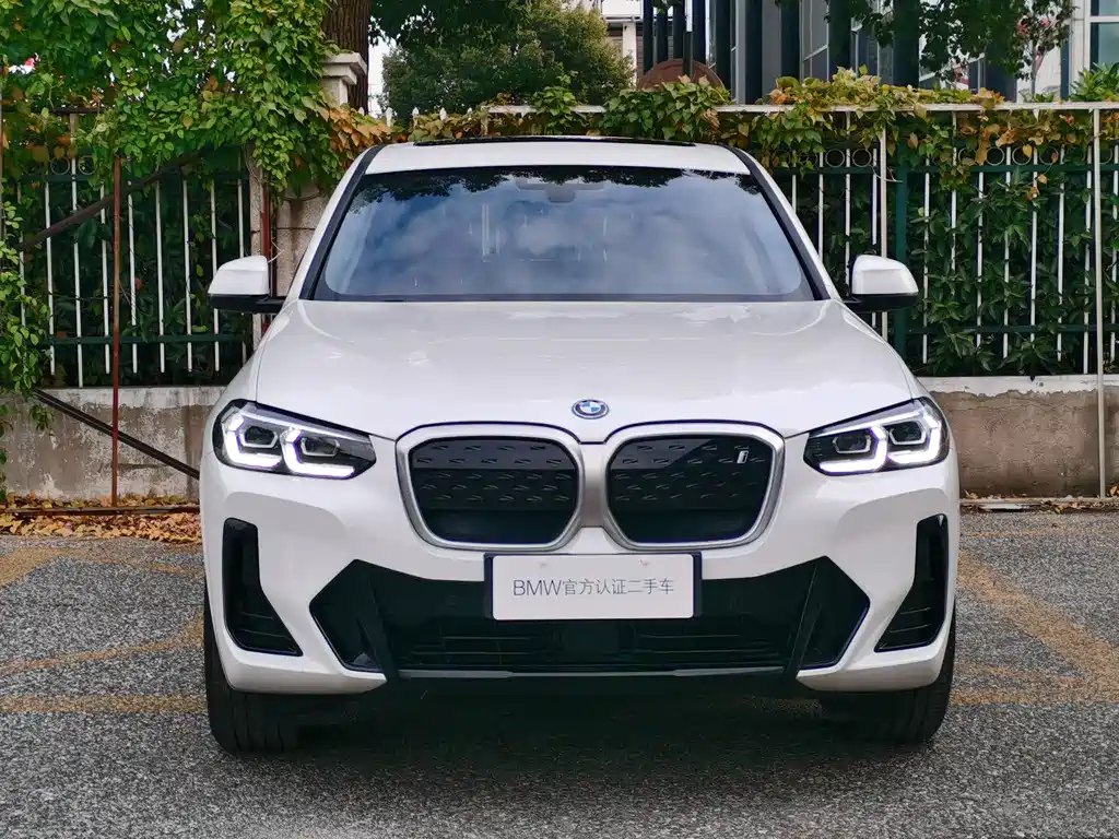 BMW iX3 2024