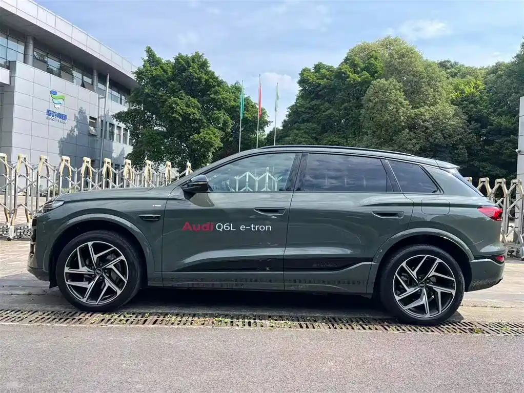 Audi e-tron 2025