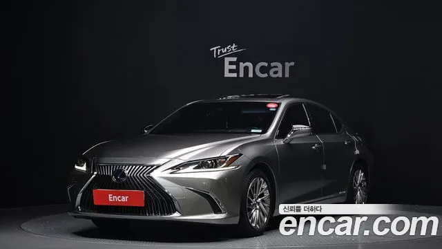 Lexus ES 2020