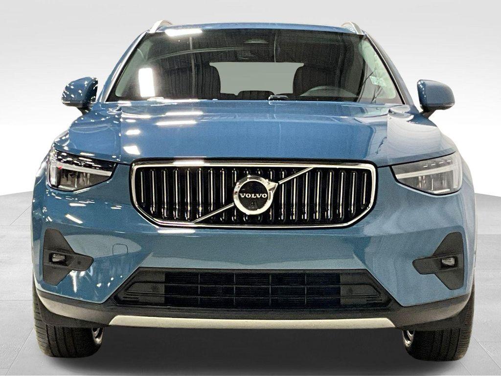 Volvo XC40 2025