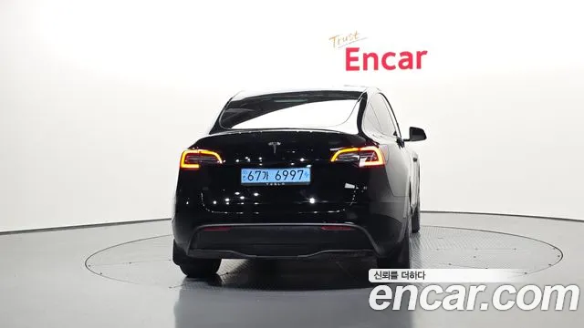 Tesla Model Y 2024