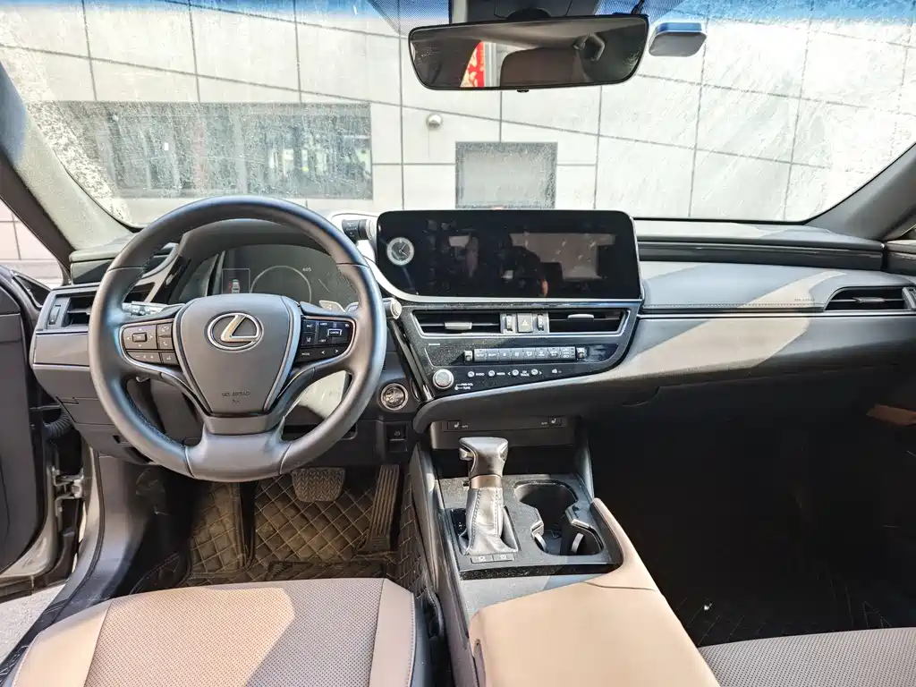 Lexus ES 2024