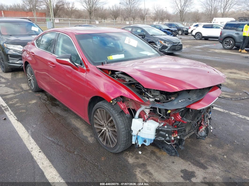 Lexus ES 2022