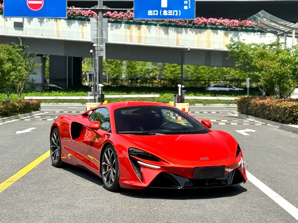 McLaren Artura 2024