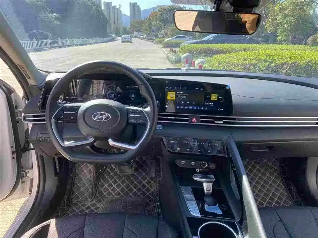 Hyundai Elantra 2022