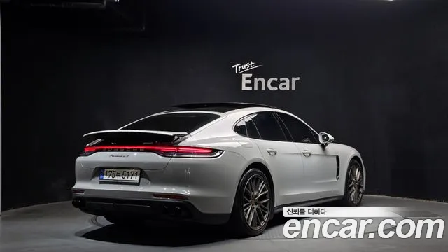 Porsche Panamera 2022