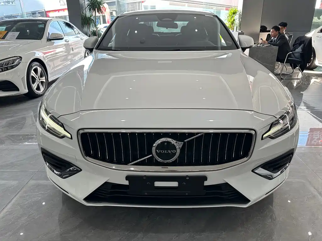 Volvo S60 2023