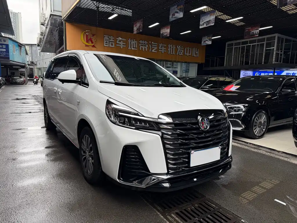 Buick GL8 2025
