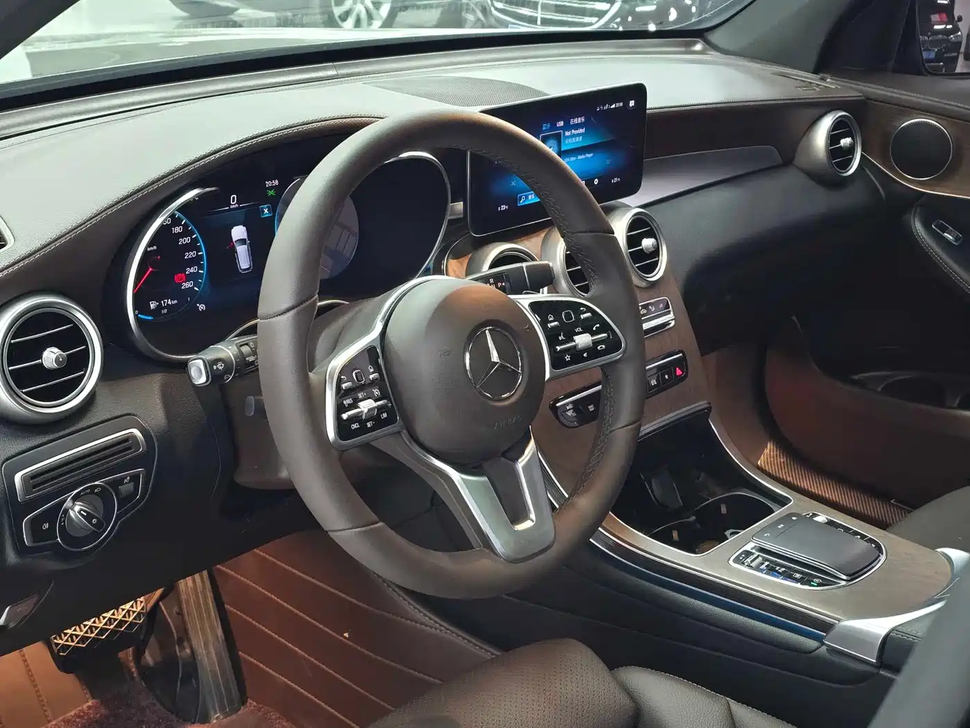 Mercedes-Benz GLC 2023