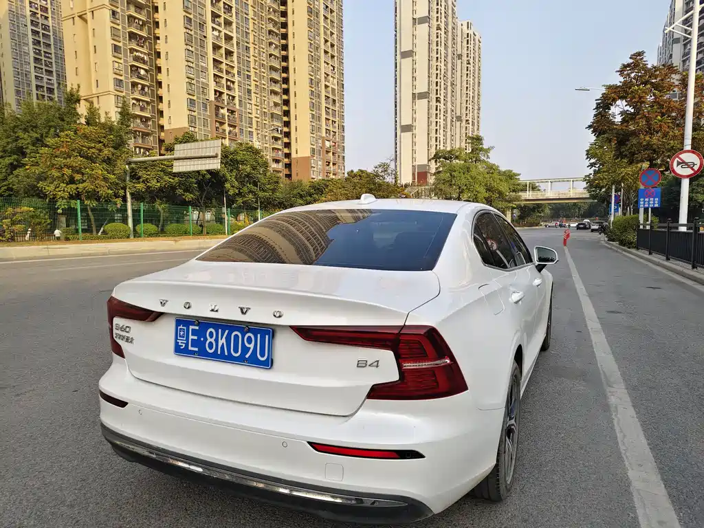 Volvo S60 2023