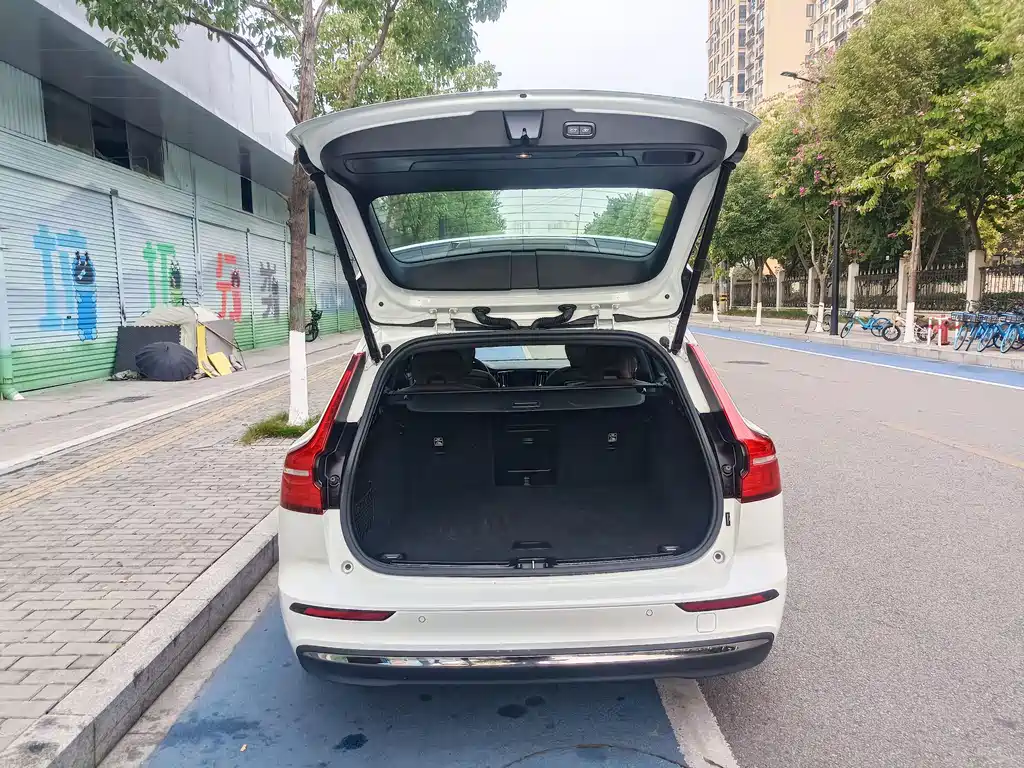 Volvo V60 2024