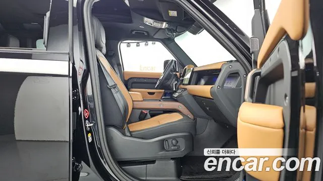 Land Rover Defender 2024