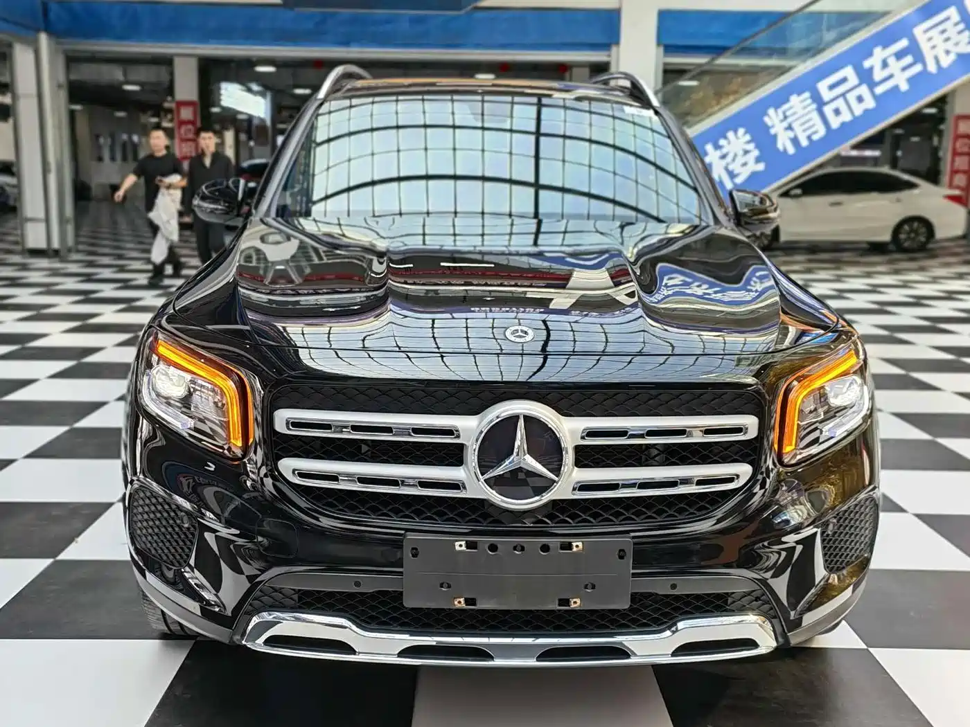 Mercedes-Benz GLB 2023