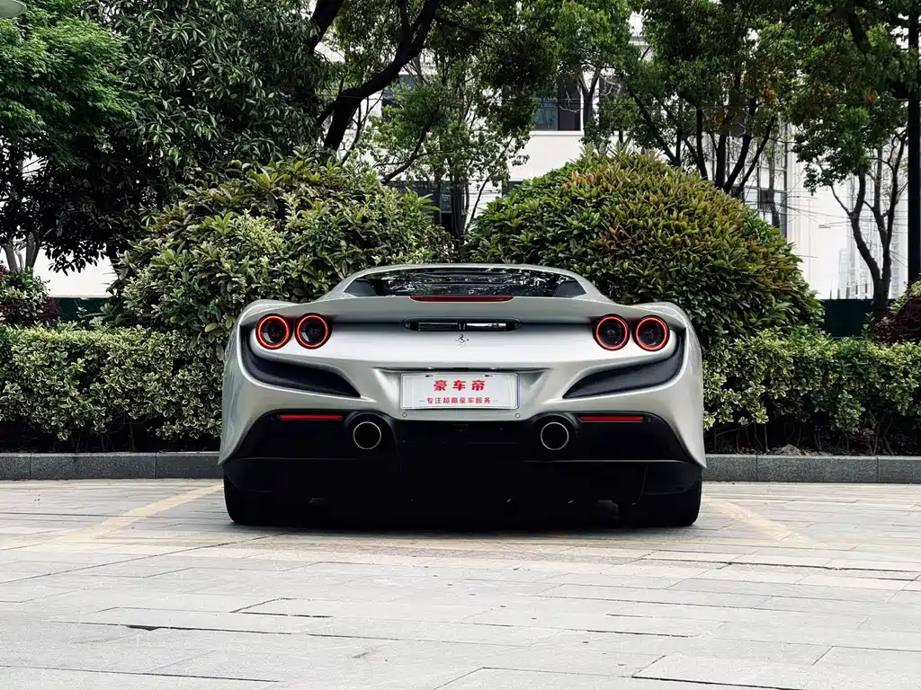 Ferrari F8 2021