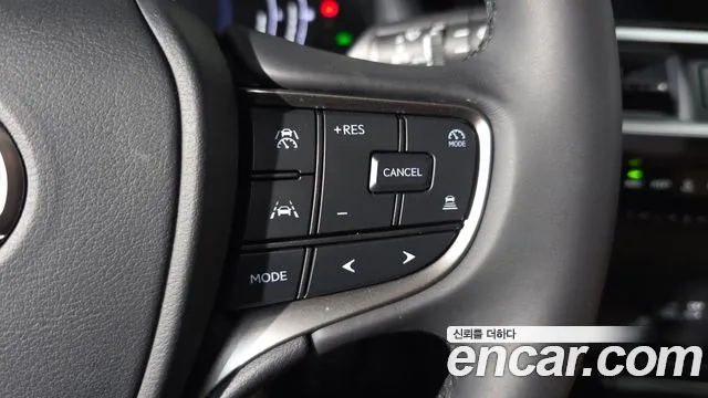 Lexus UX 2025
