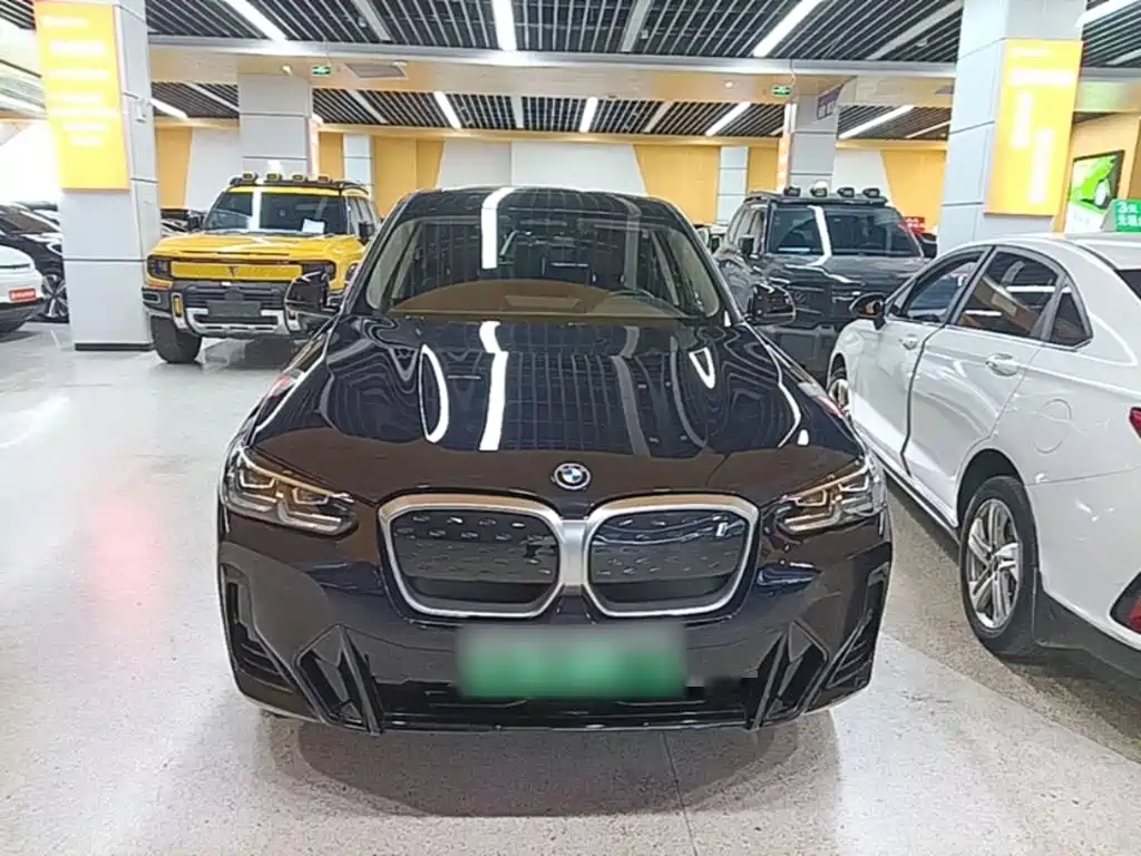 BMW iX3 2025