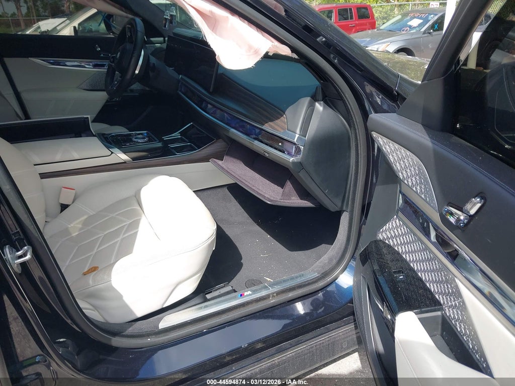 BMW i7 2024