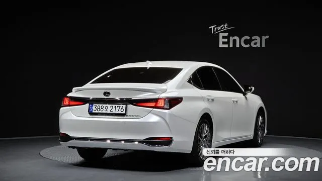 Lexus ES 2024