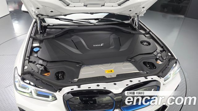 BMW iX3 2024