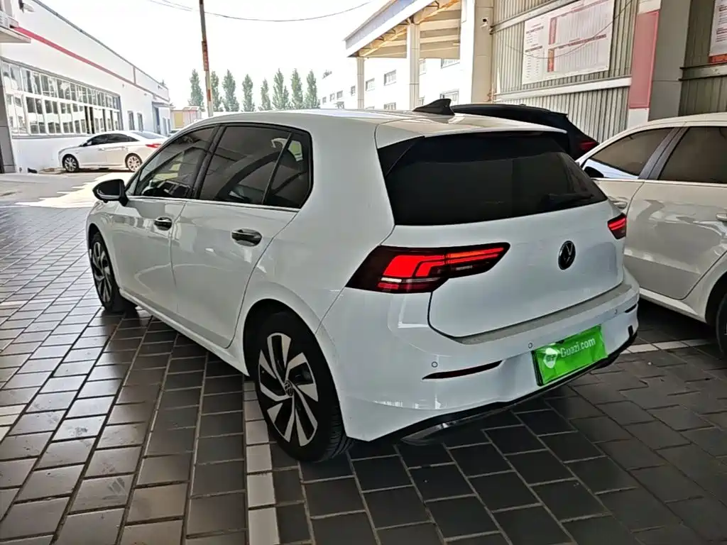 Volkswagen Golf 2025