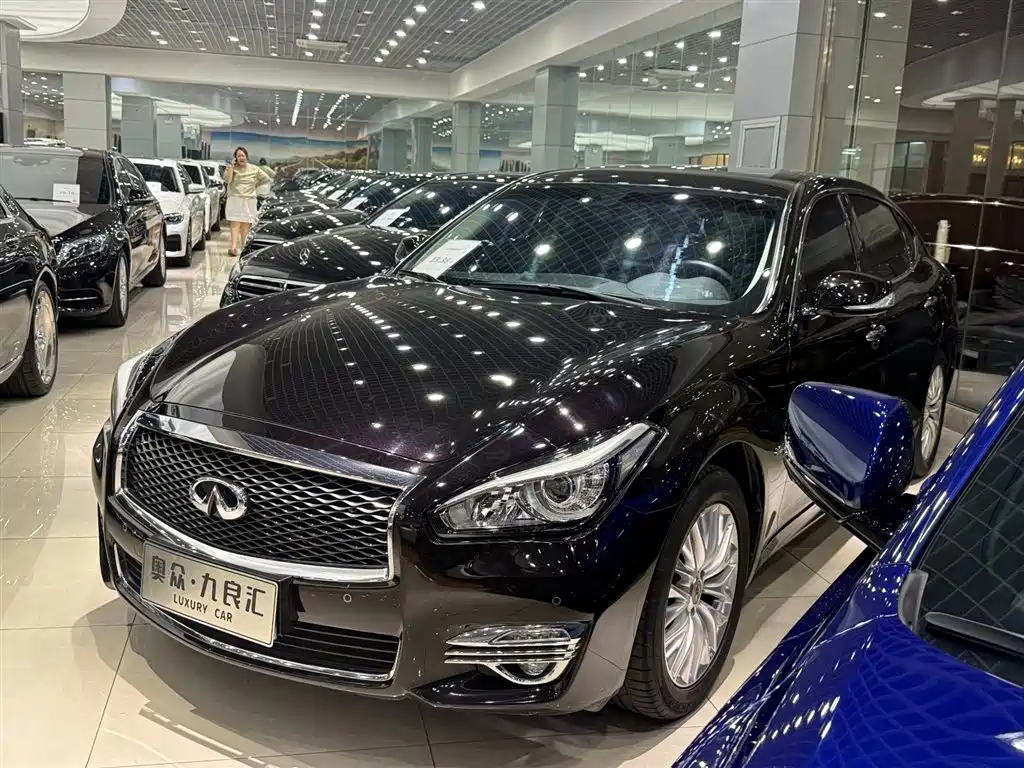 Infiniti Q70 2020
