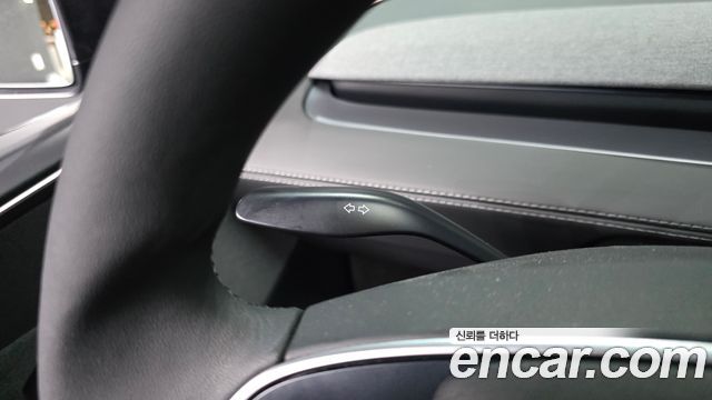 Tesla Model Y 2025