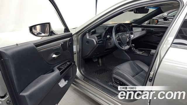 Lexus ES 2024