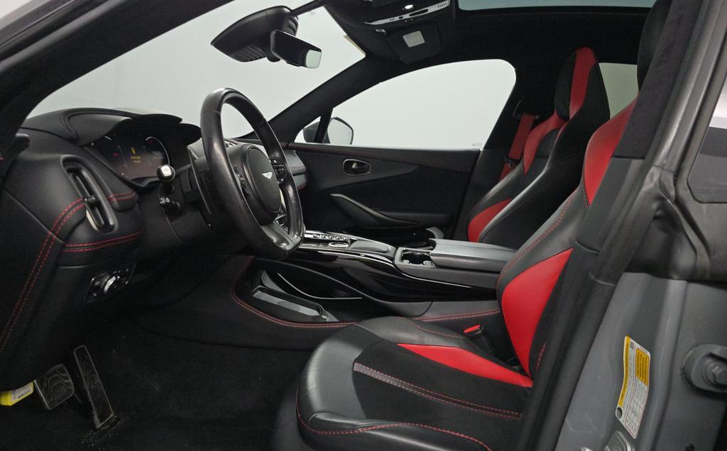 Aston Martin DBX 2023
