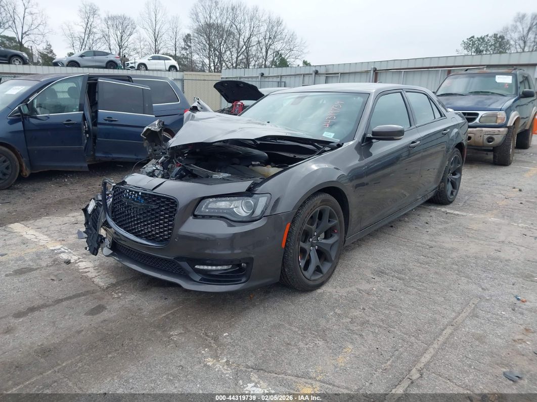 Chrysler 300 2021