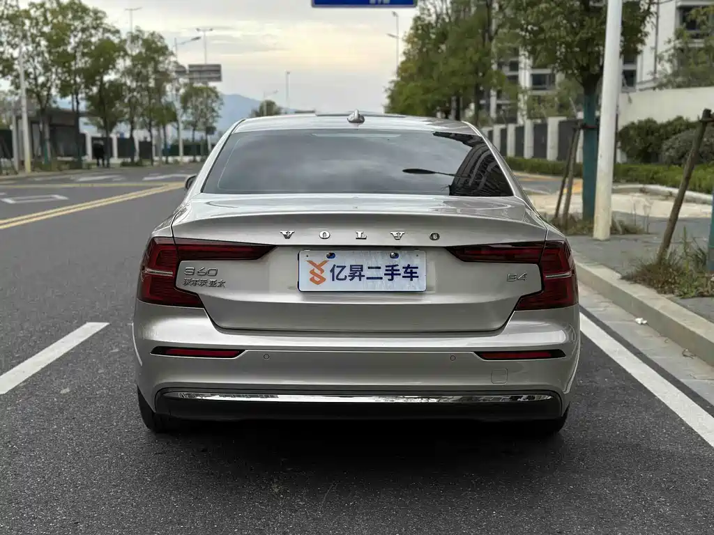 Volvo S60 2023