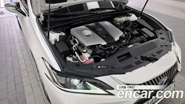 Lexus ES 2020