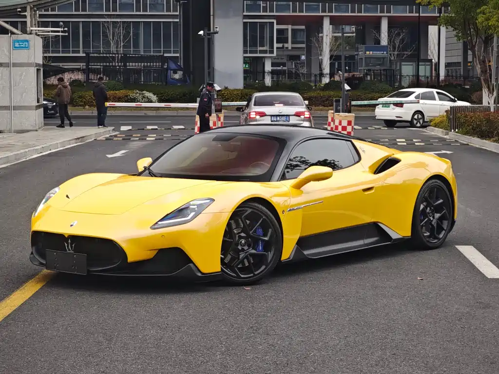Maserati MC20 2023