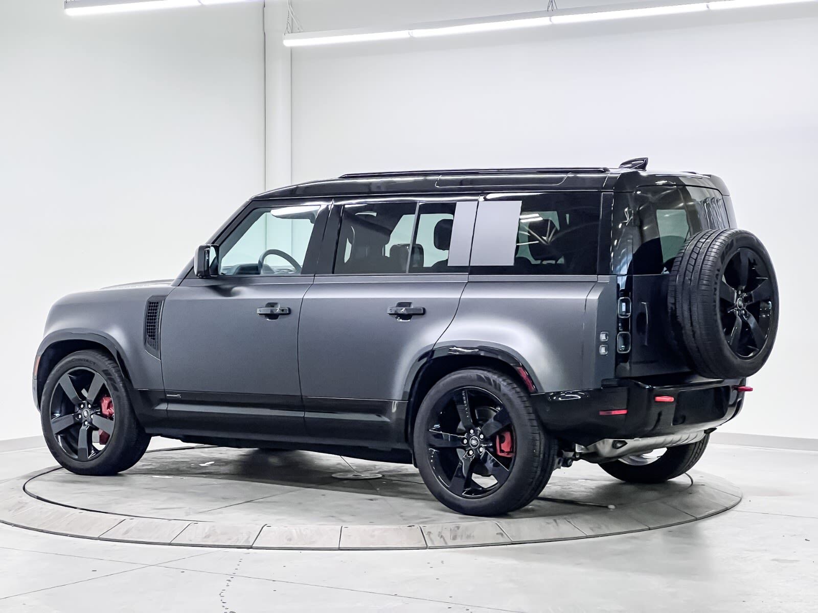 Land Rover Defender 2025