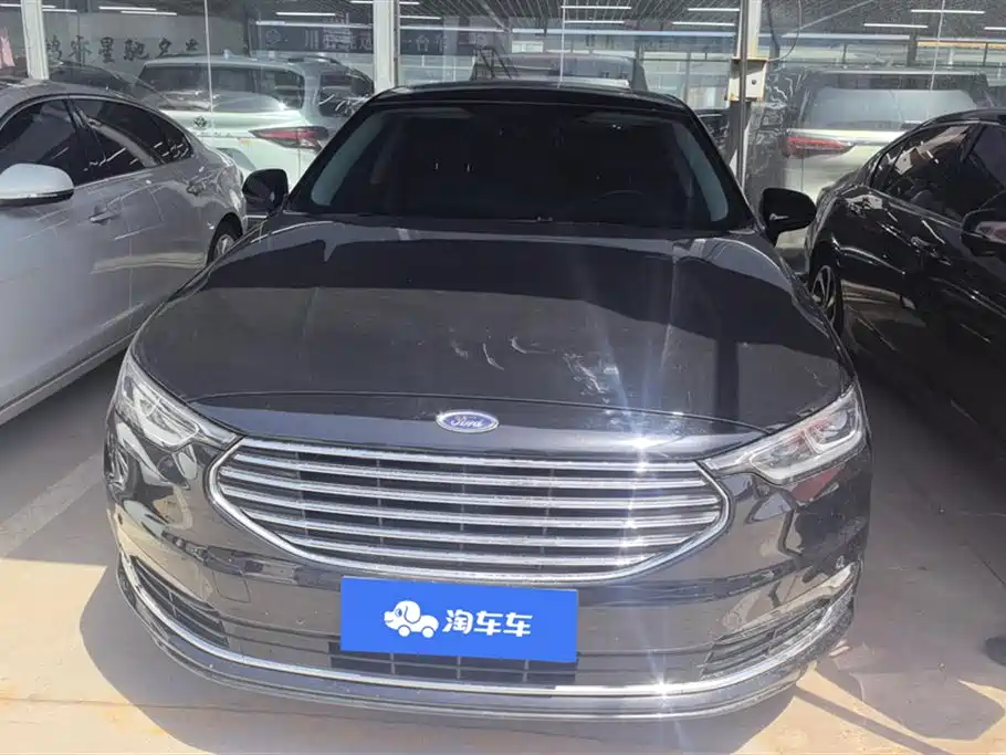 Ford Taurus 2021